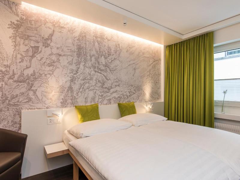 Hotel Weiss Kreuz image