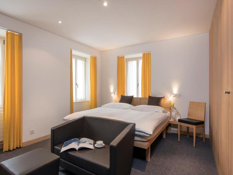 Hotel Weiss Kreuz image