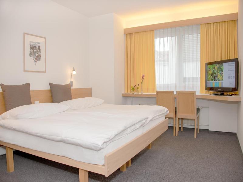 Hotel Weiss Kreuz image