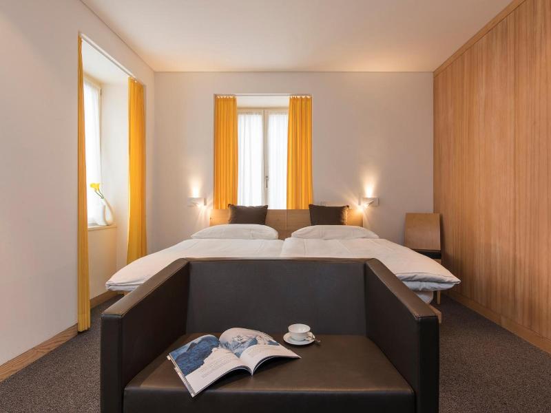 Hotel Weiss Kreuz image