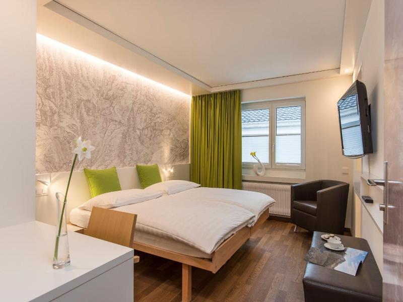 Hotel Weiss Kreuz image