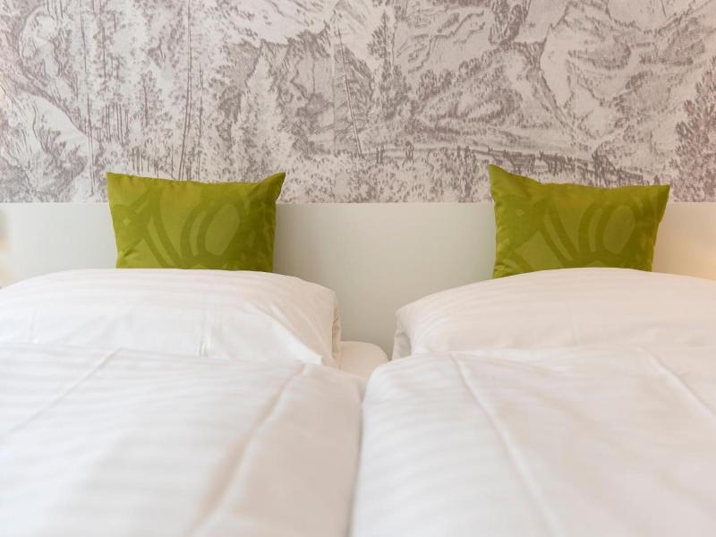 Hotel Weiss Kreuz image
