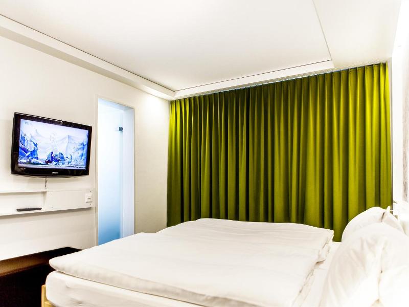 Hotel Weiss Kreuz image