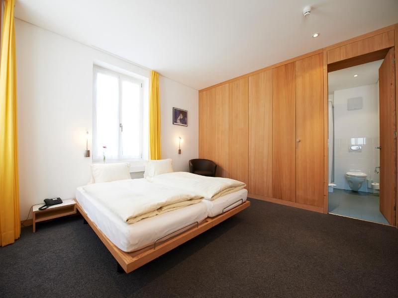 Hotel Weiss Kreuz image