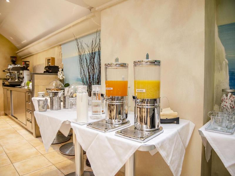 Hotel Du Faucon image