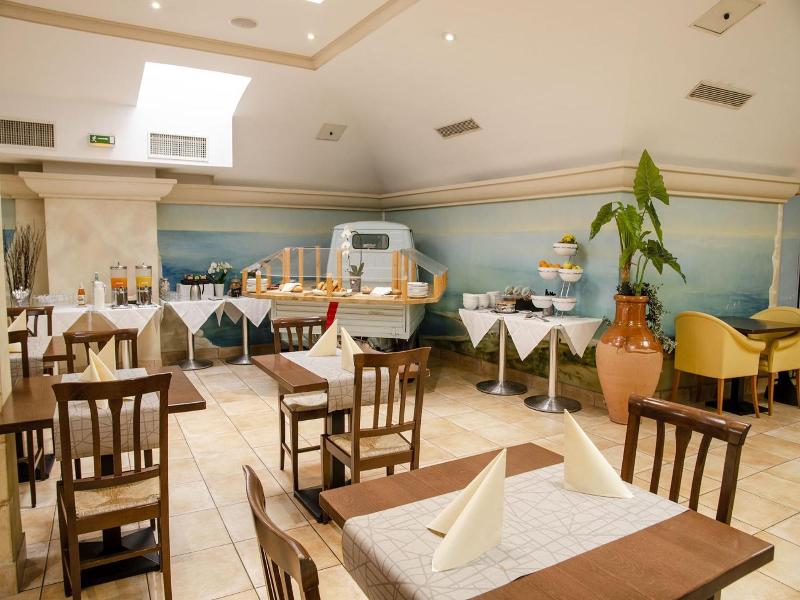 Hotel Du Faucon image