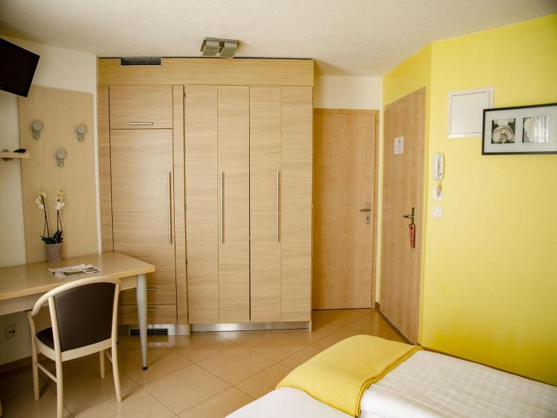 Hotel Du Faucon image