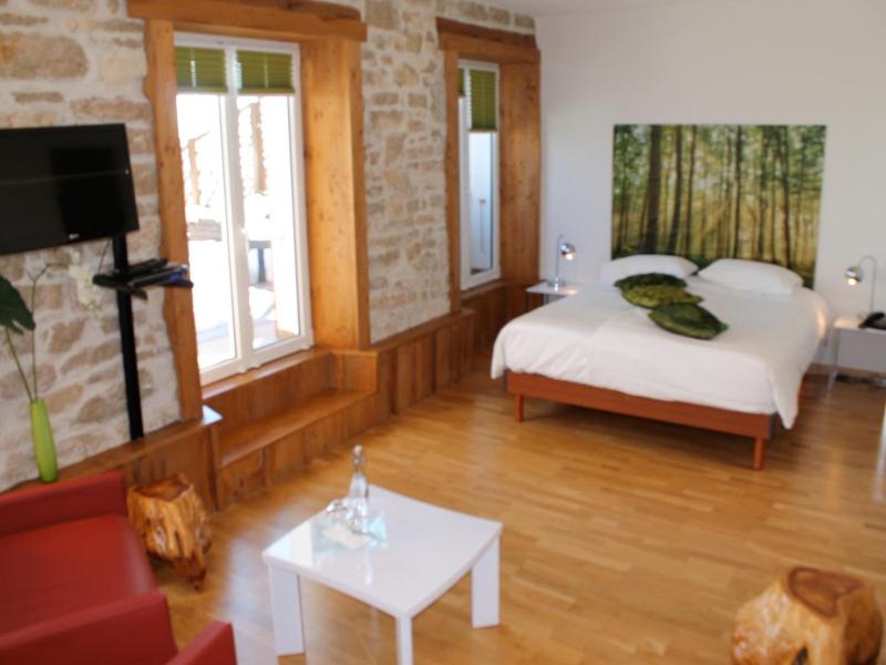 Petit Hv Tel De Chaumont image