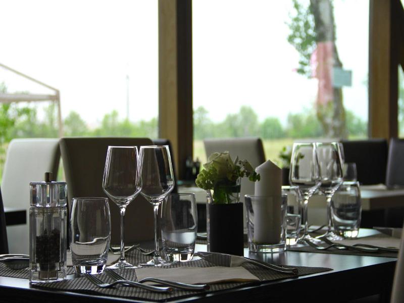 Relais De L Av Rodrome image