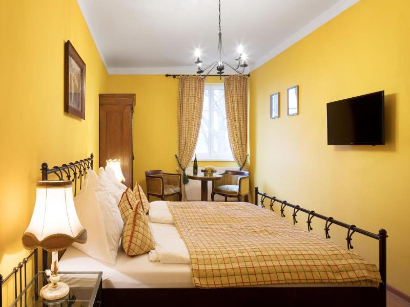 Hotel Nibelungenhof image