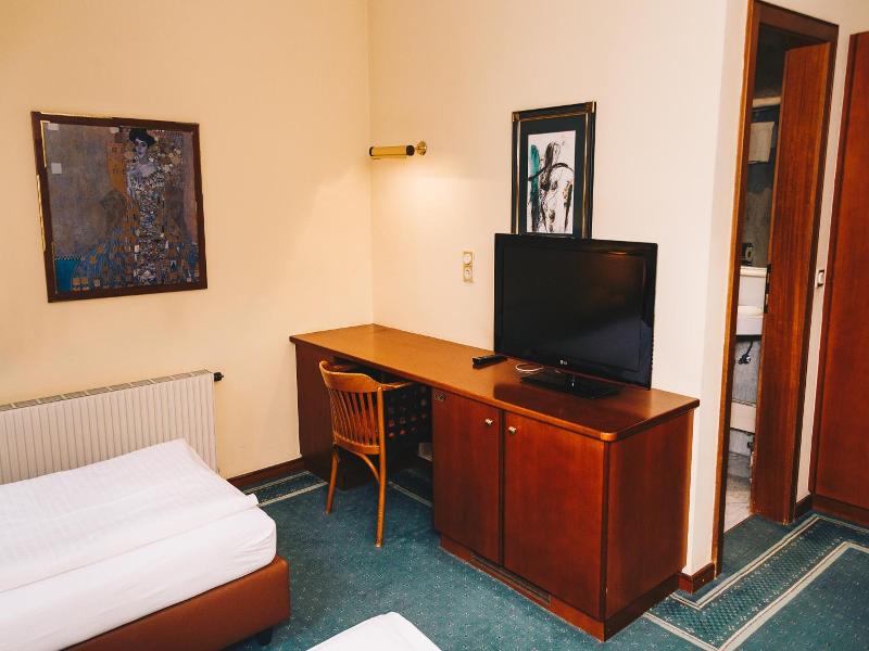 Paul S Hotel image