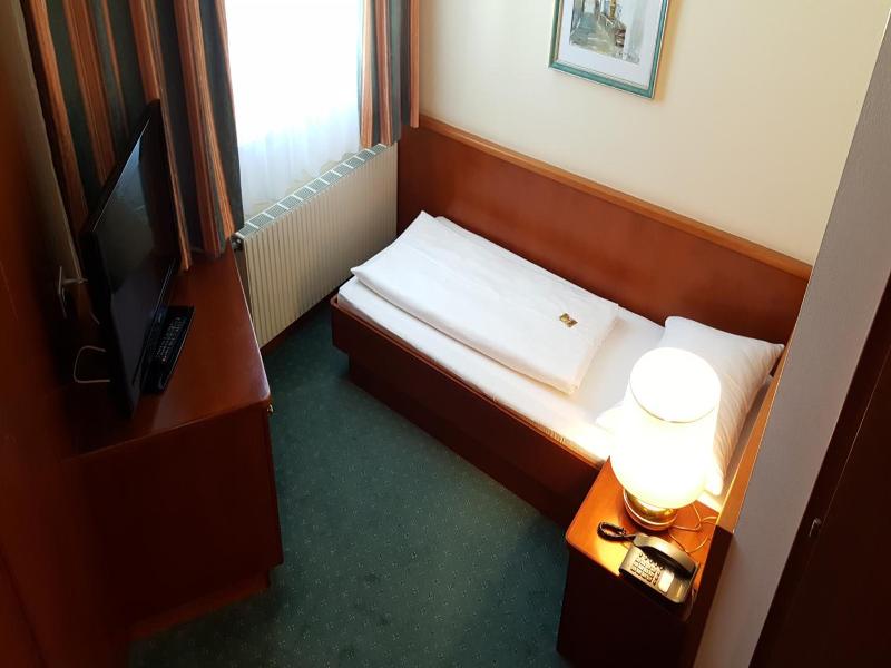 Paul S Hotel image