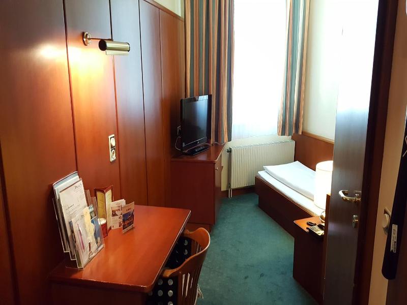 Paul S Hotel image