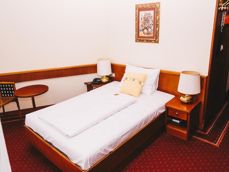 Paul S Hotel image