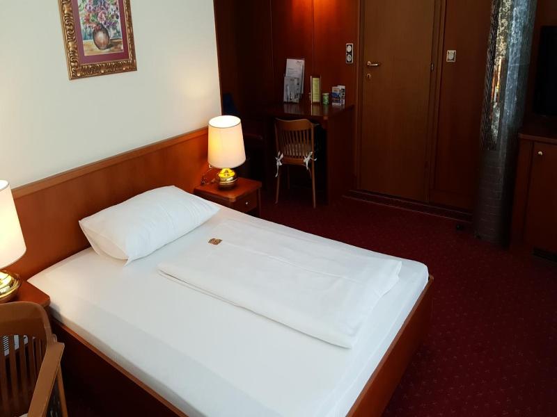 Paul S Hotel image