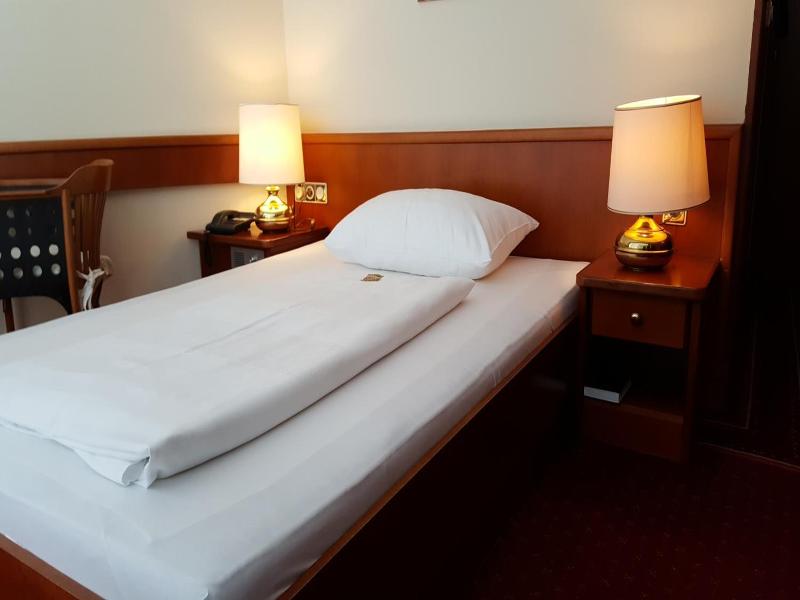 Paul S Hotel image