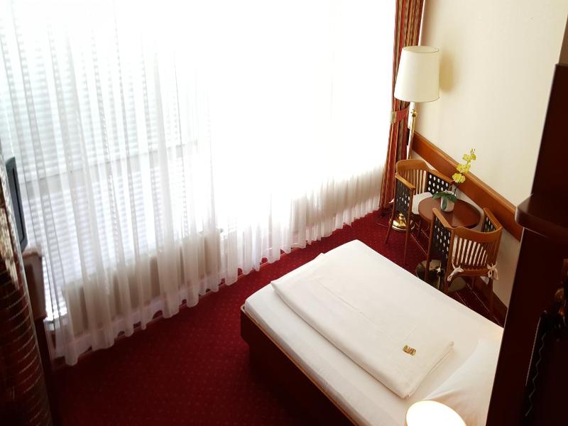 Paul S Hotel image