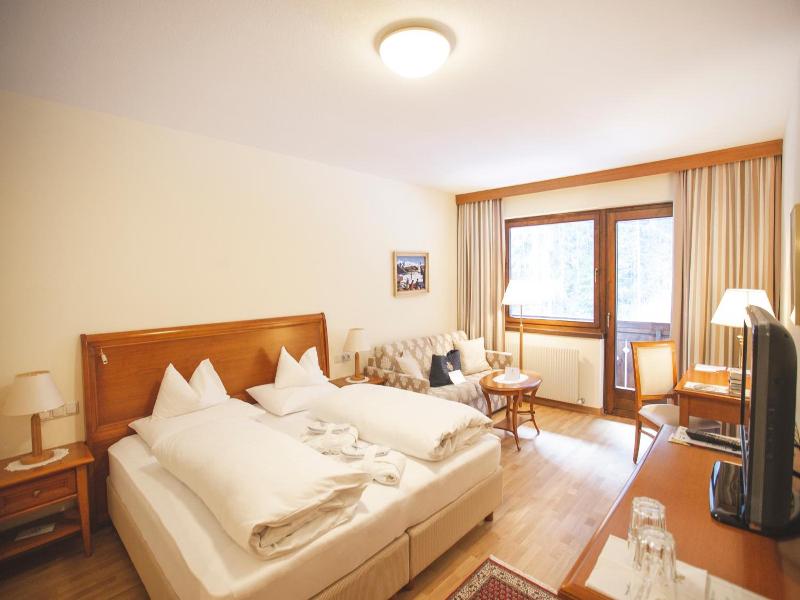 Parkhotel Tristachersee image