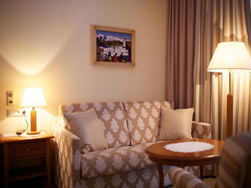 Parkhotel Tristachersee image