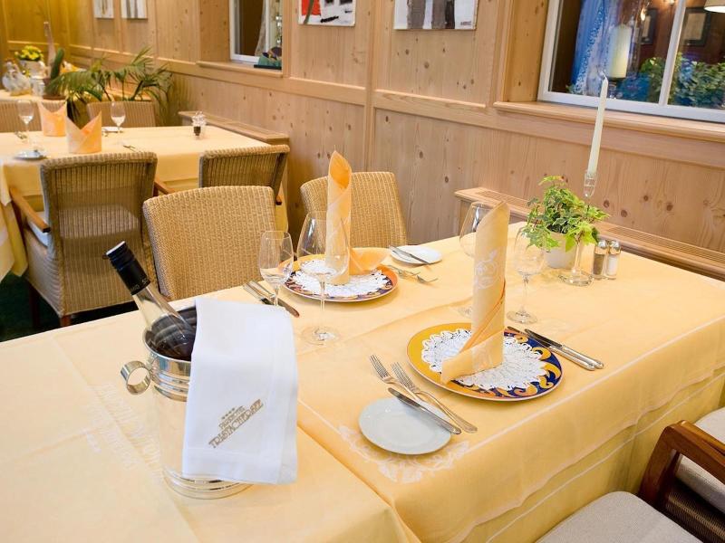 Parkhotel Tristachersee image
