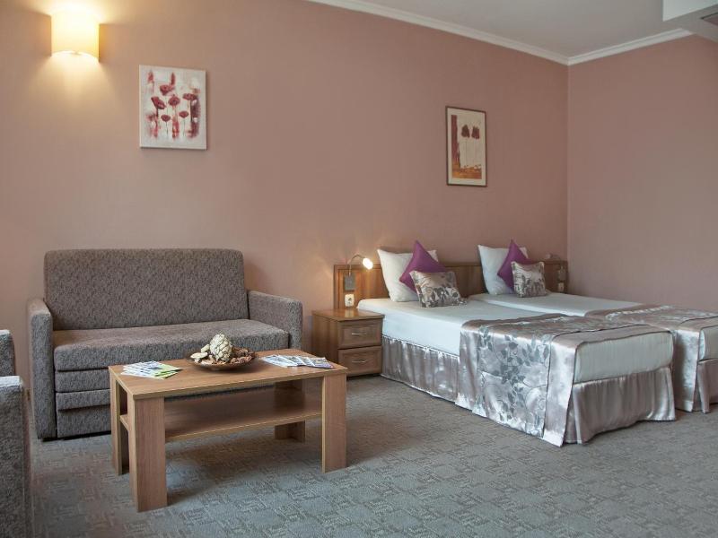 Hotel Real image