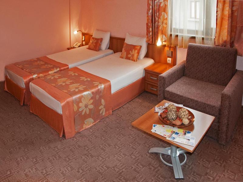 Hotel Real image