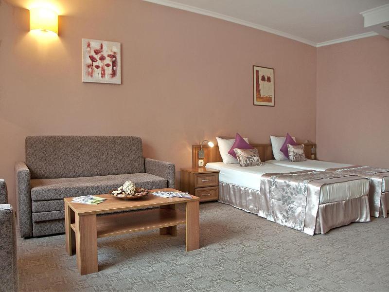 Hotel Real image