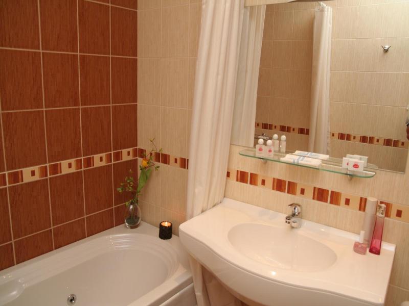 Hotel Real image