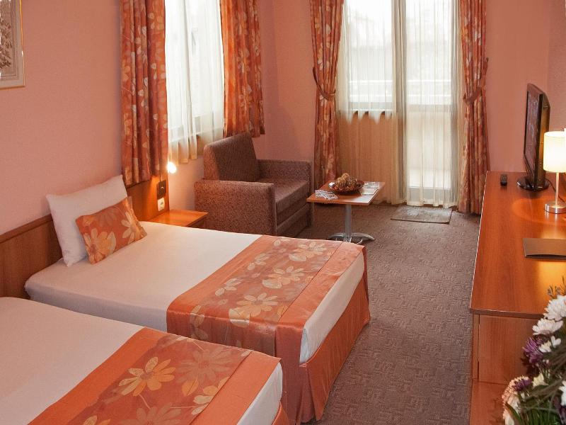 Hotel Real image