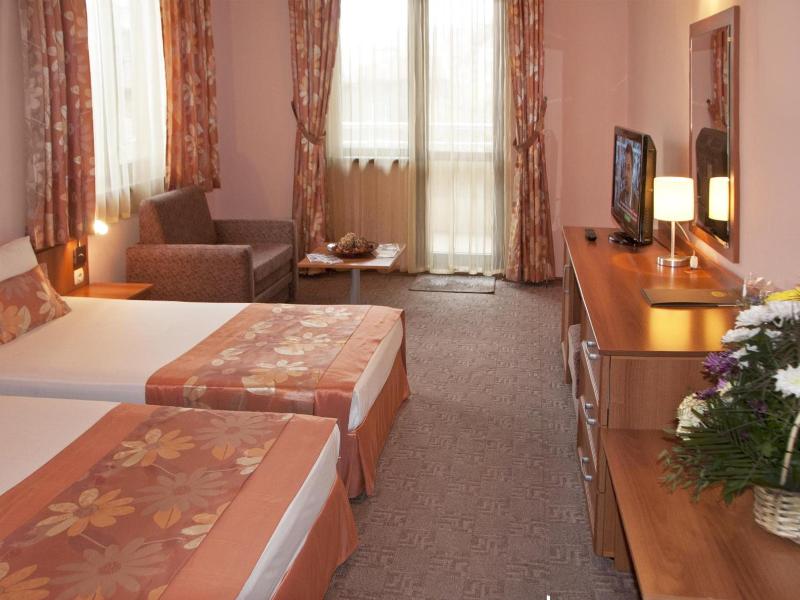 Hotel Real image