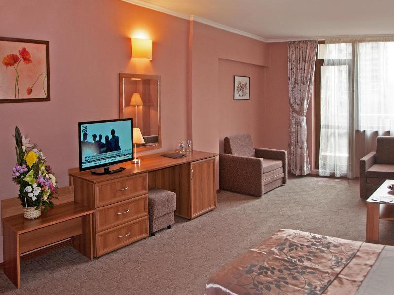 Hotel Real image