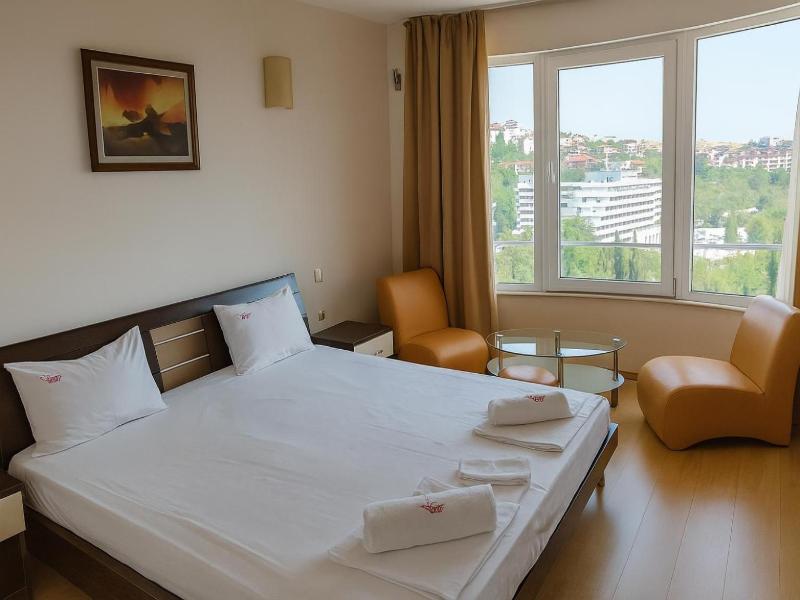 Hotel Avis image