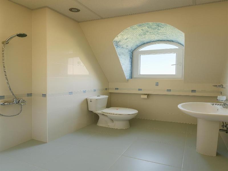 Hotel Avis image