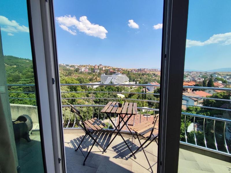 Hotel Avis image