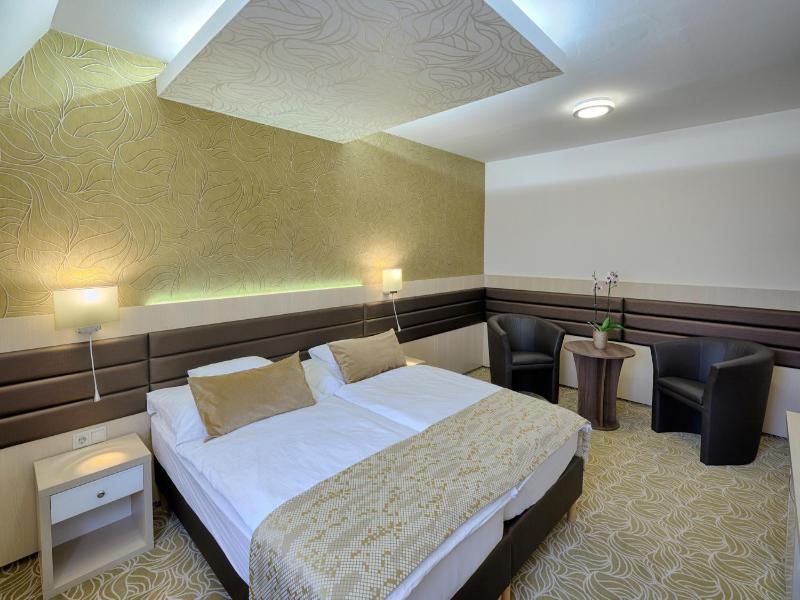 Hotel Kiss image