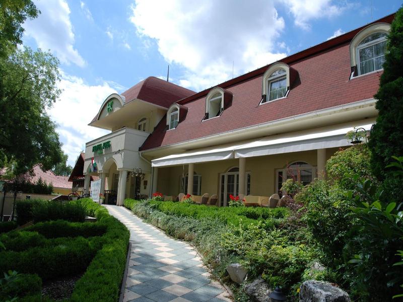 Hotel Kiss image