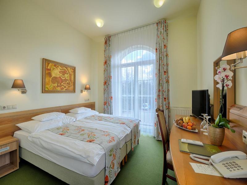 Hotel Kiss image