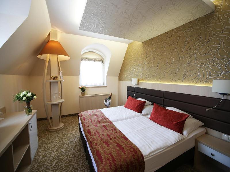 Hotel Kiss image
