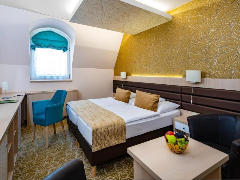 Hotel Kiss image