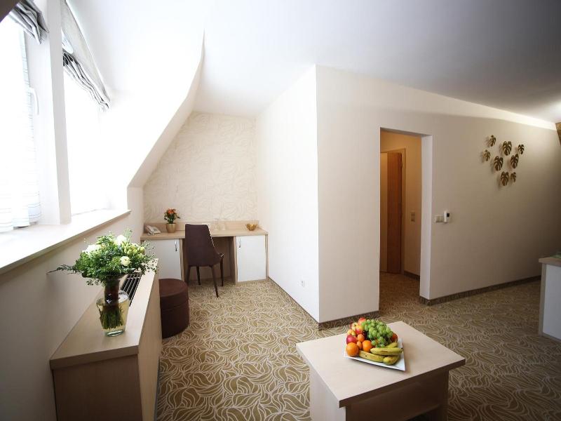 Hotel Kiss image