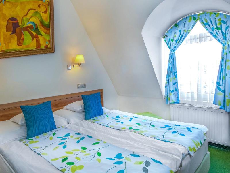 Hotel Kiss image