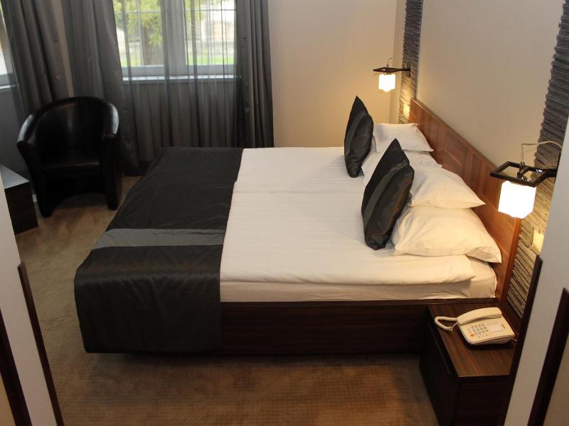 Lv Vay Villa Hotel image