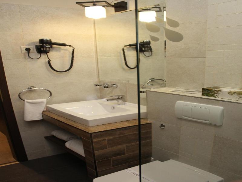 Lv Vay Villa Hotel image