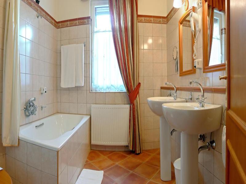 Lv Vay Villa Hotel image