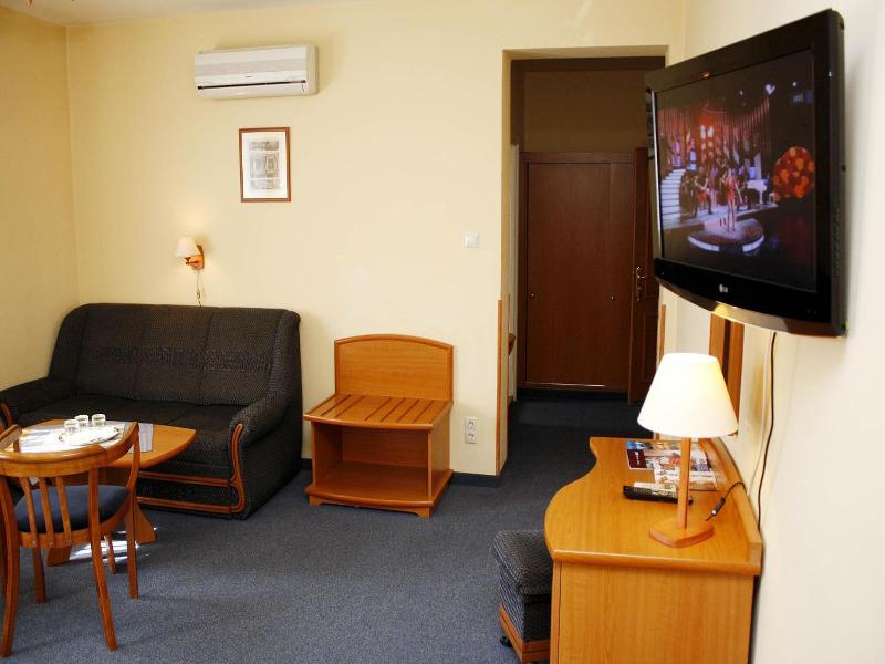 Lv Vay Villa Hotel image