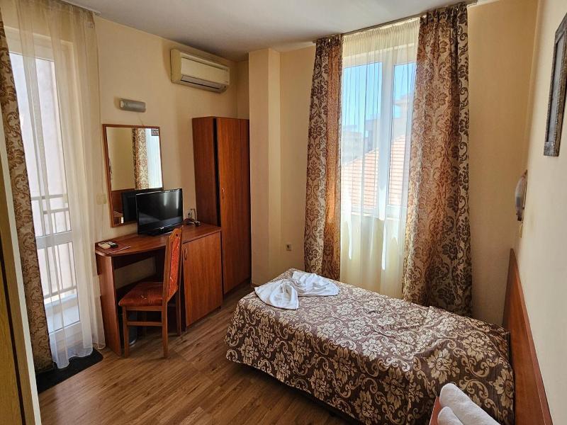 Caprice Family Hotel image