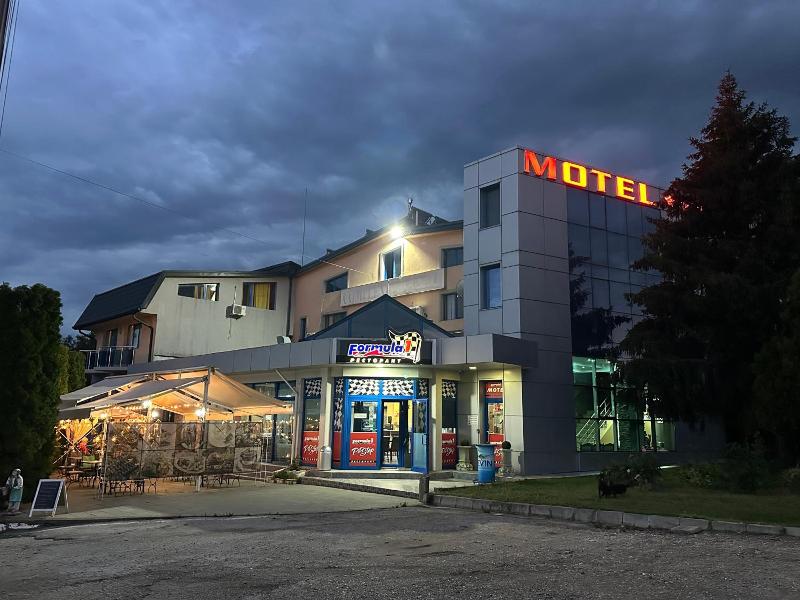Formula 1 Motel photo 2