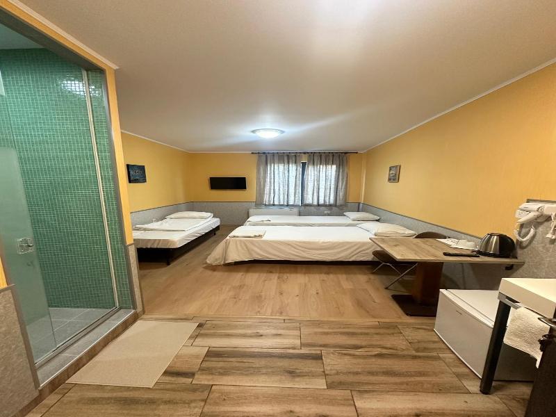 Formula 1 Motel photo 24