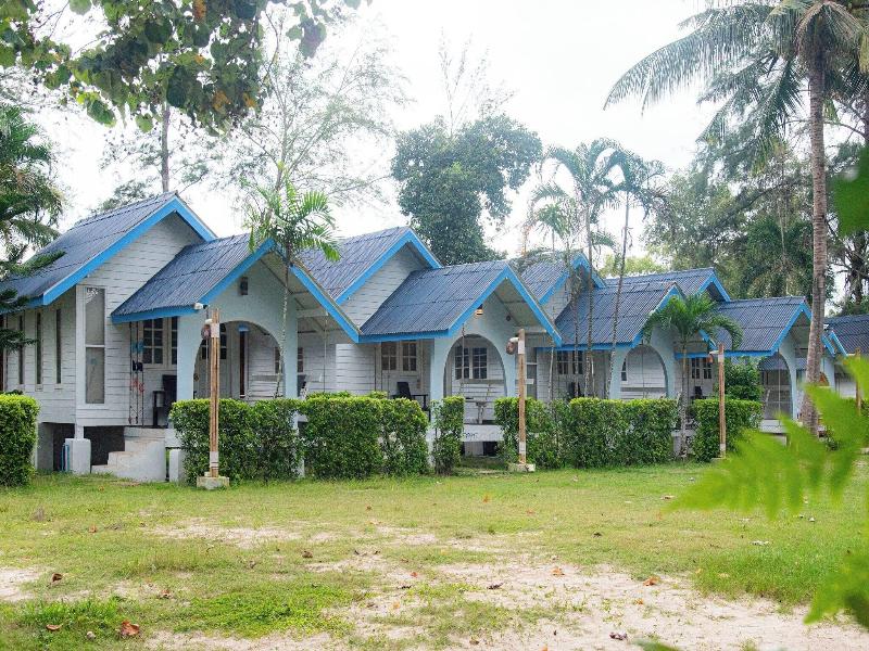 Pan Beach Bungalows image