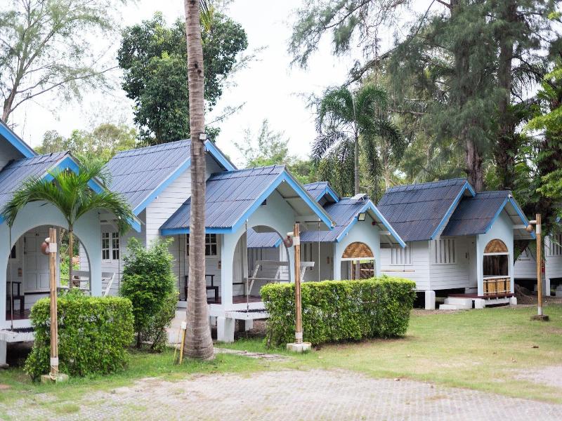 Pan Beach Bungalows image